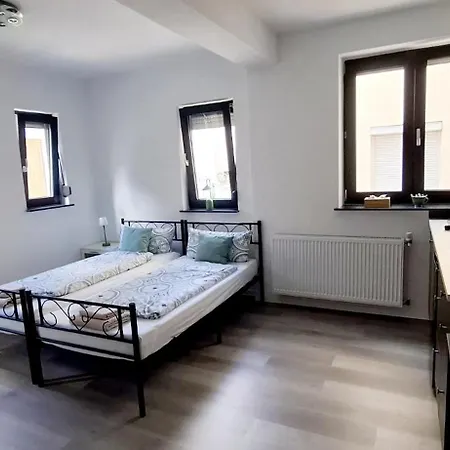 Mit Kueche Und Eigenem Eingang Hinter Dem Haus Appartement